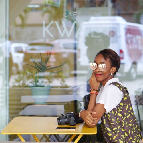Life lessons - Nigerian blogger Cassie daves sitting at a cafe in Accra
